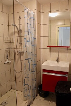 Shower, towels