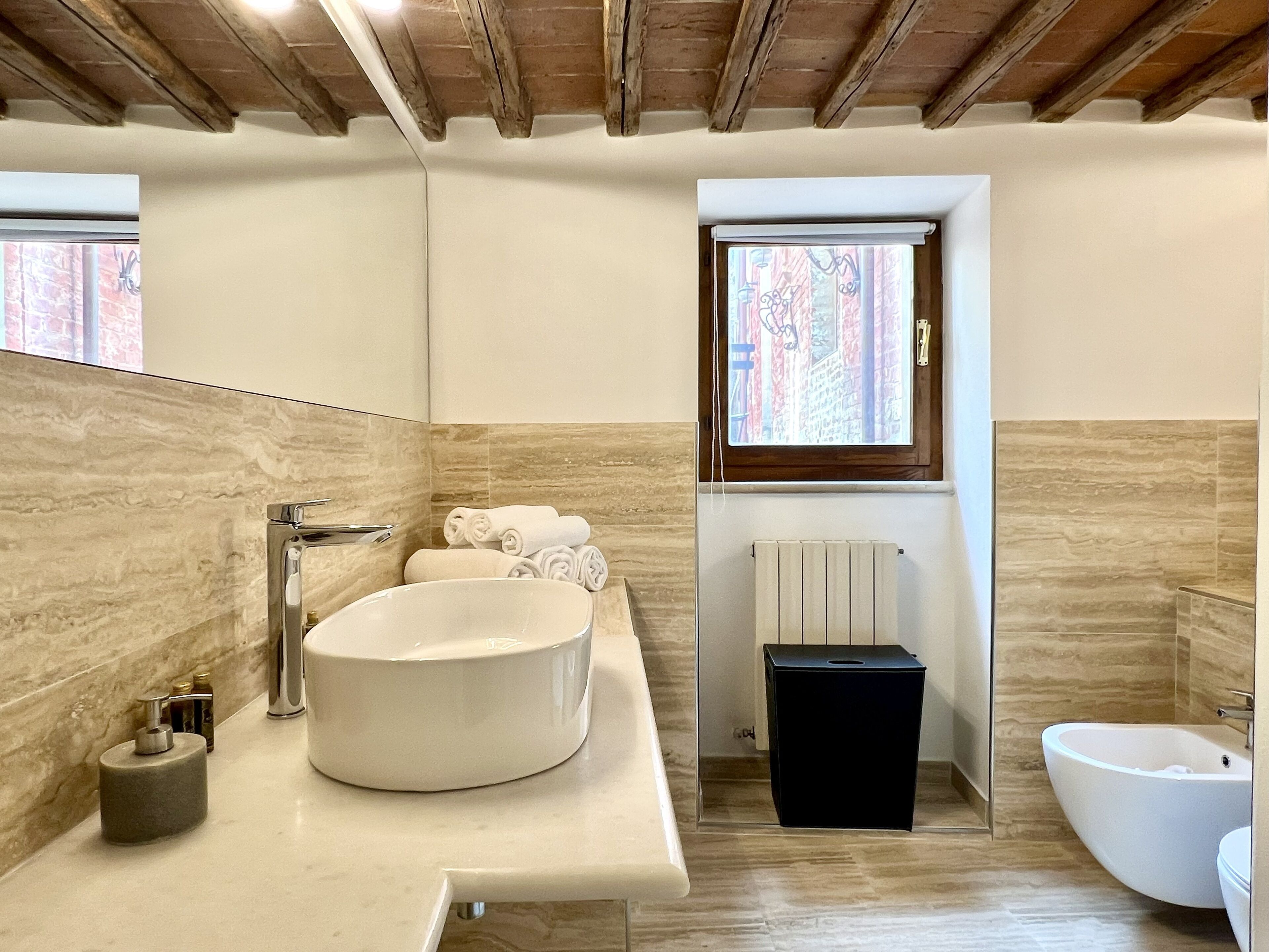 Deluxe Studio, Garden View | Bathroom | Shower, designer toiletries, hair dryer, bidet