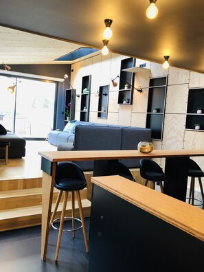 المنشأة من الداخل