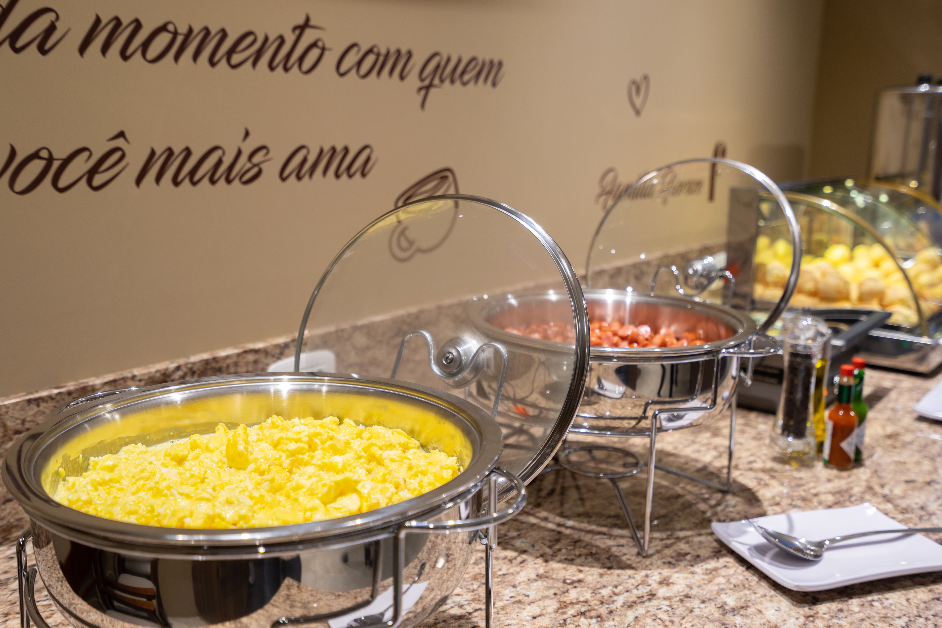 free daily full breakfast