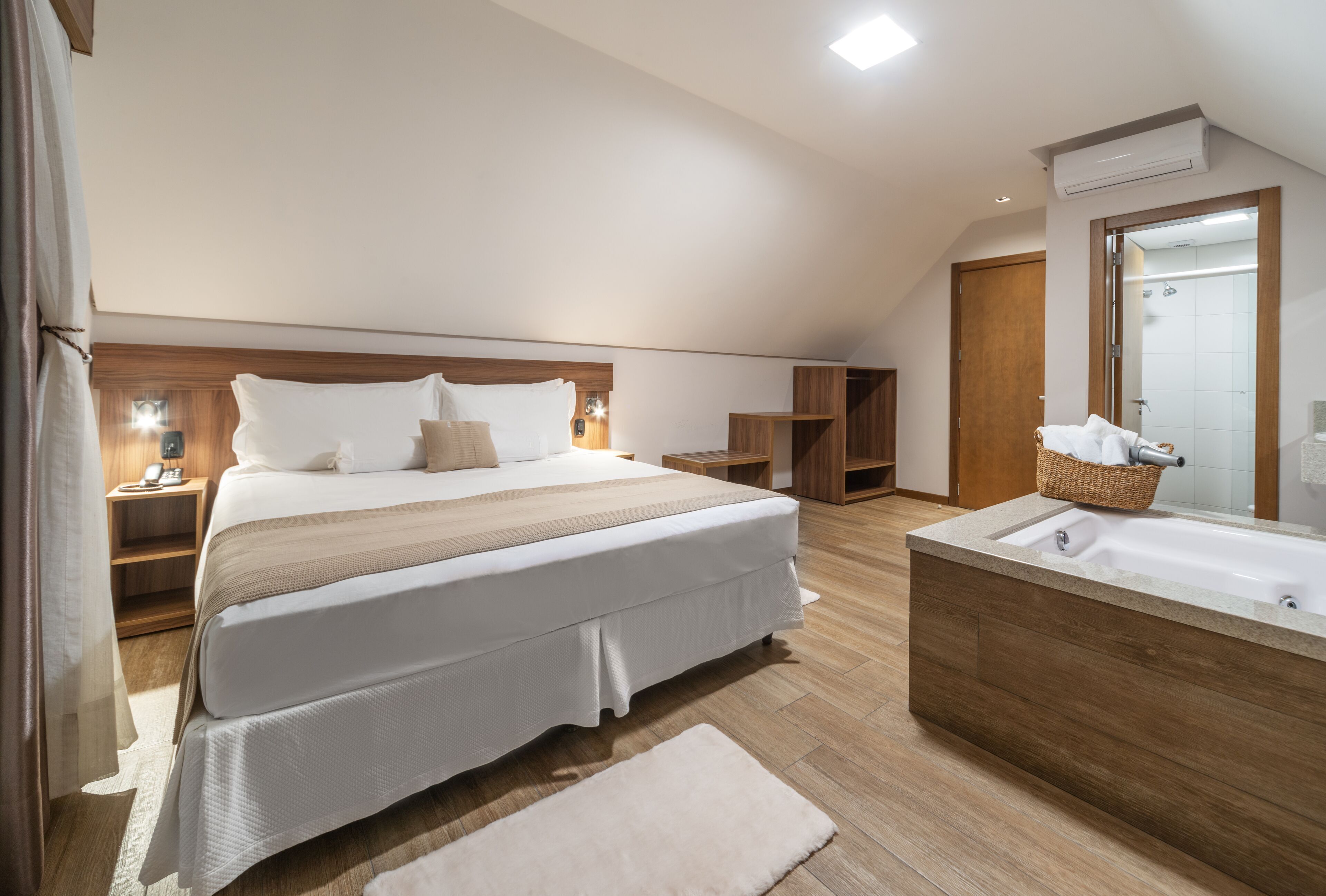 In-room safe, desk, soundproofing, free WiFi