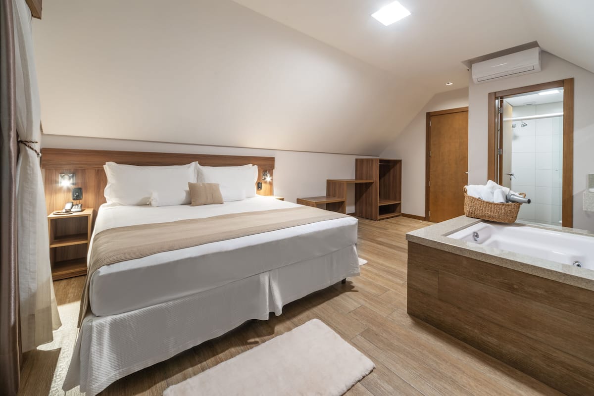In-room safe, desk, soundproofing, free WiFi