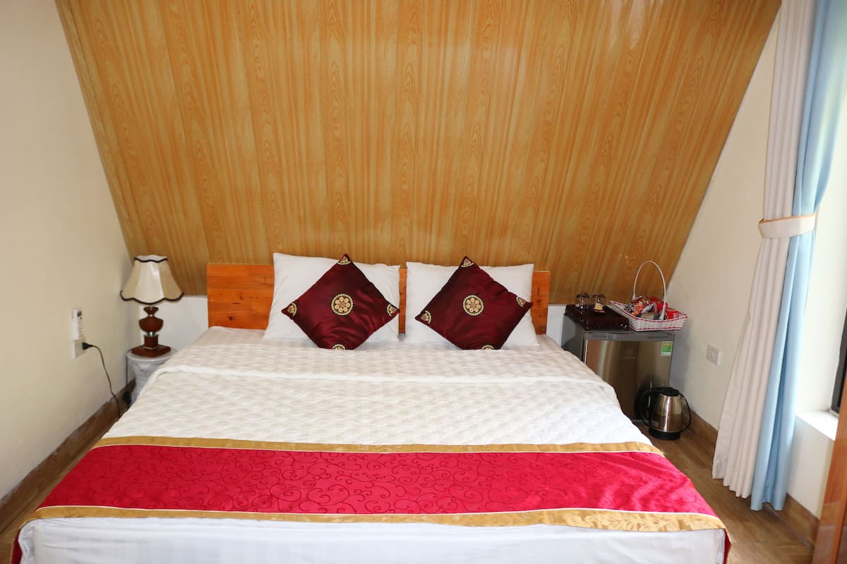 Habitación doble Deluxe | Minibar, escritorio, insonorización y tabla de planchar con plancha