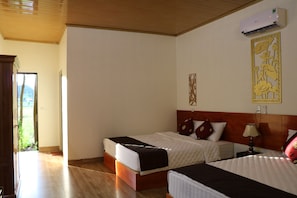Family Room, Garden View | Minibar, desk, soundproofing, iron/ironing board - Phuc Hung Homestay (Hoa Lu)