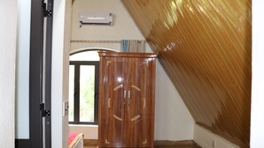 Deluxe Double Room | Minibar, desk, soundproofing, iron/ironing board (on request) - Phuc Hung Homestay (Hoa Lu)
