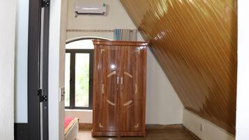 Deluxe Double Room | Minibar, desk, soundproofing, iron/ironing board (on request)