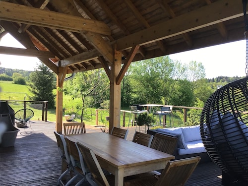 Maison 220m2 8/10pers. Avec grand terrain privatif et terrasse avec vue sur lac.