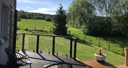 Maison 220m2 8/10pers. Avec grand terrain privatif et terrasse avec vue sur lac.