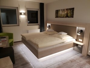 Chambre Double Supérieure | Literie hypoallergénique, coffres-forts dans les chambres, bureau
