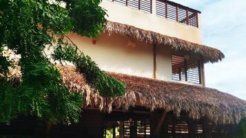 Fachada de la propiedad