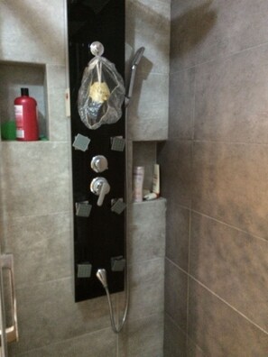 Villa, 4 Bedrooms | Bathroom shower - Villa Khn (Allyene)