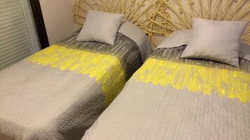 4 bedrooms, iron/ironing board, bed sheets