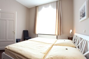 1 chambre, bureau, lits bébé (en supplément), Wi-Fi gratuit