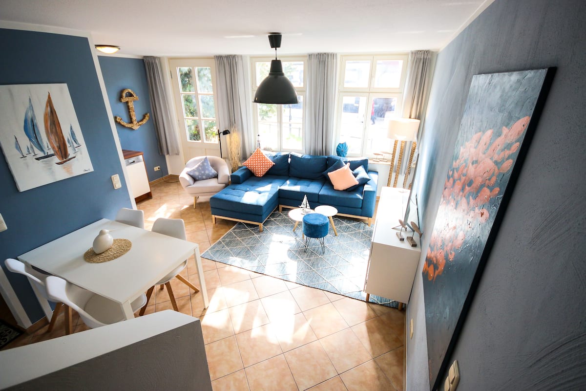 Design Apartment, 2 Bedrooms (incl. 60 EUR cleaning fee) | Living room | Flat-screen TV
