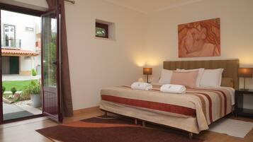 Dobbelt- eller tomannsrom – deluxe, ikke-røyk, terrasse | Individuelt dekorert, individuelt innredet og skrivebord