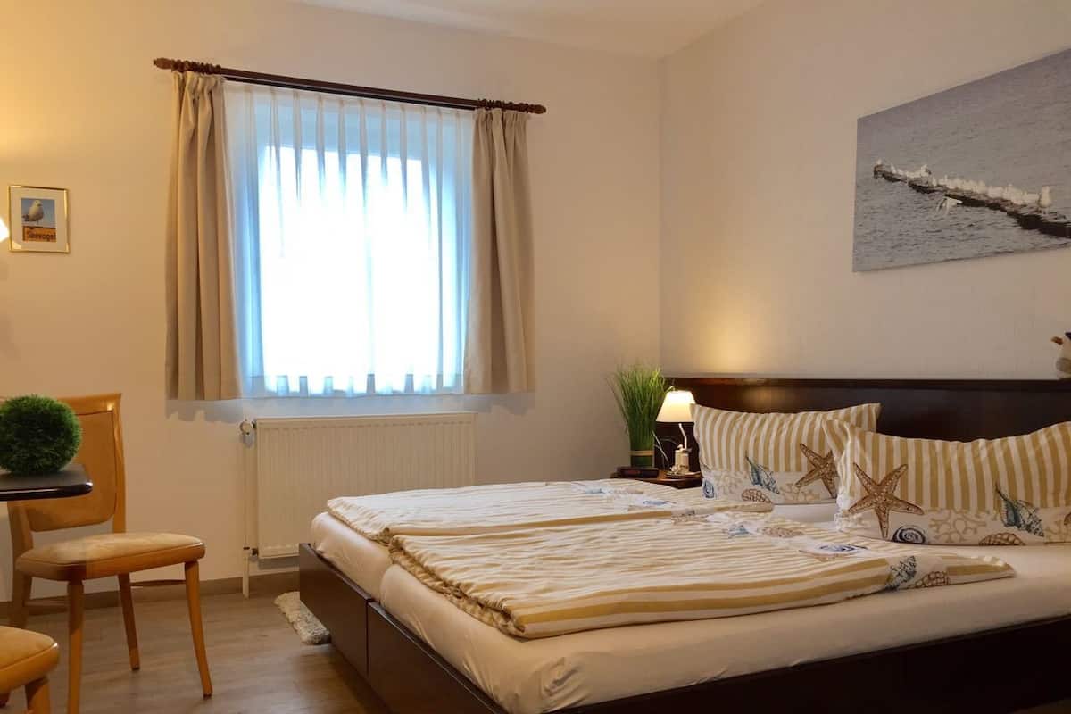 Standaard kamer, 1 twee- of 2 eenpersoonsbedden | Een kluis op de kamer, extra bedden, gratis wifi, beddengoed