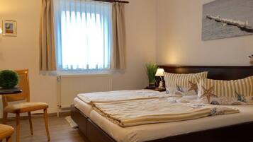 Standard-Doppel- oder -Zweibettzimmer | Zimmersafe, Zustellbetten, kostenloses WLAN, Bettwäsche