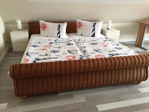 In-room safe, rollaway beds, free WiFi, bed sheets - Pension Cora (Boltenhagen)