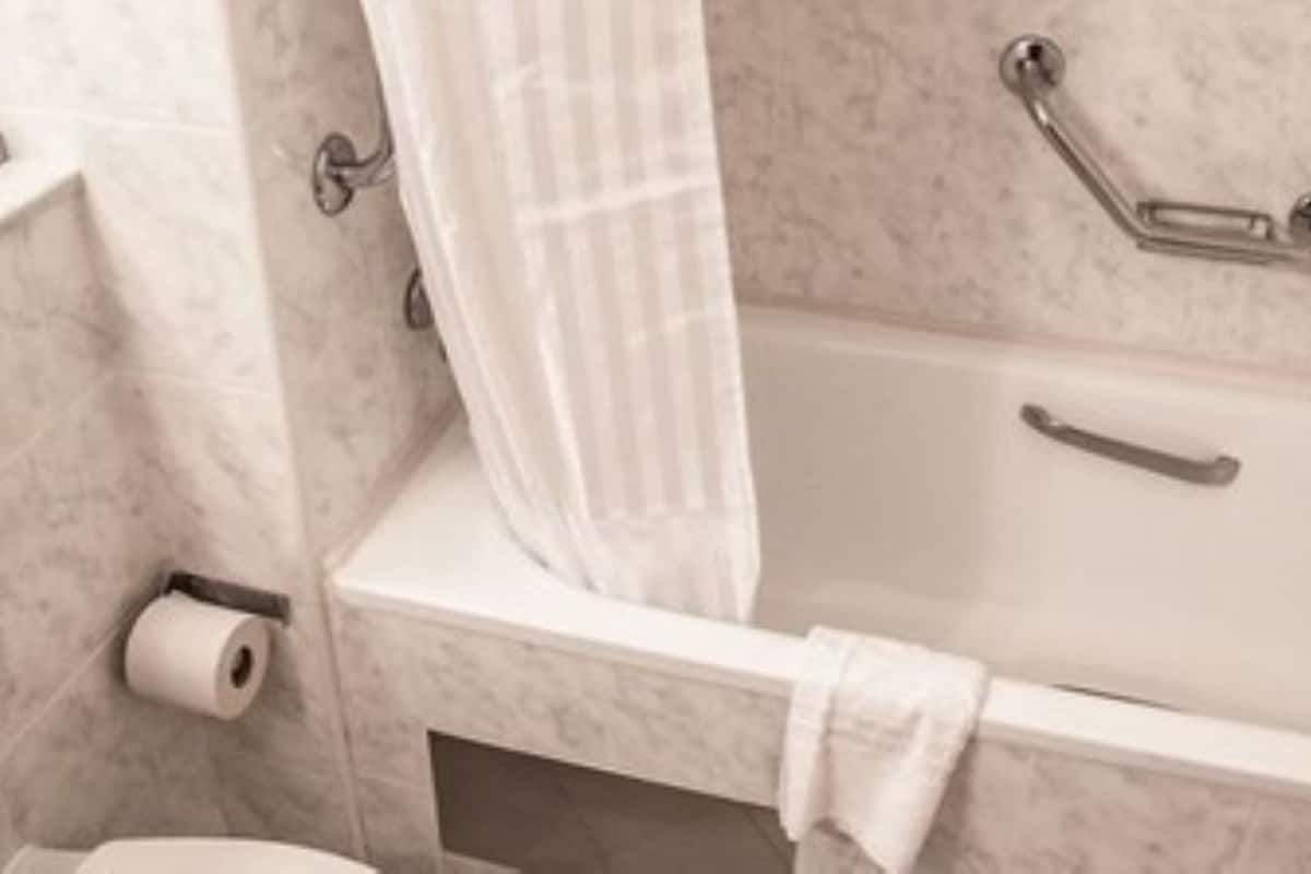 eco-friendly toiletries, hair dryer, towels
