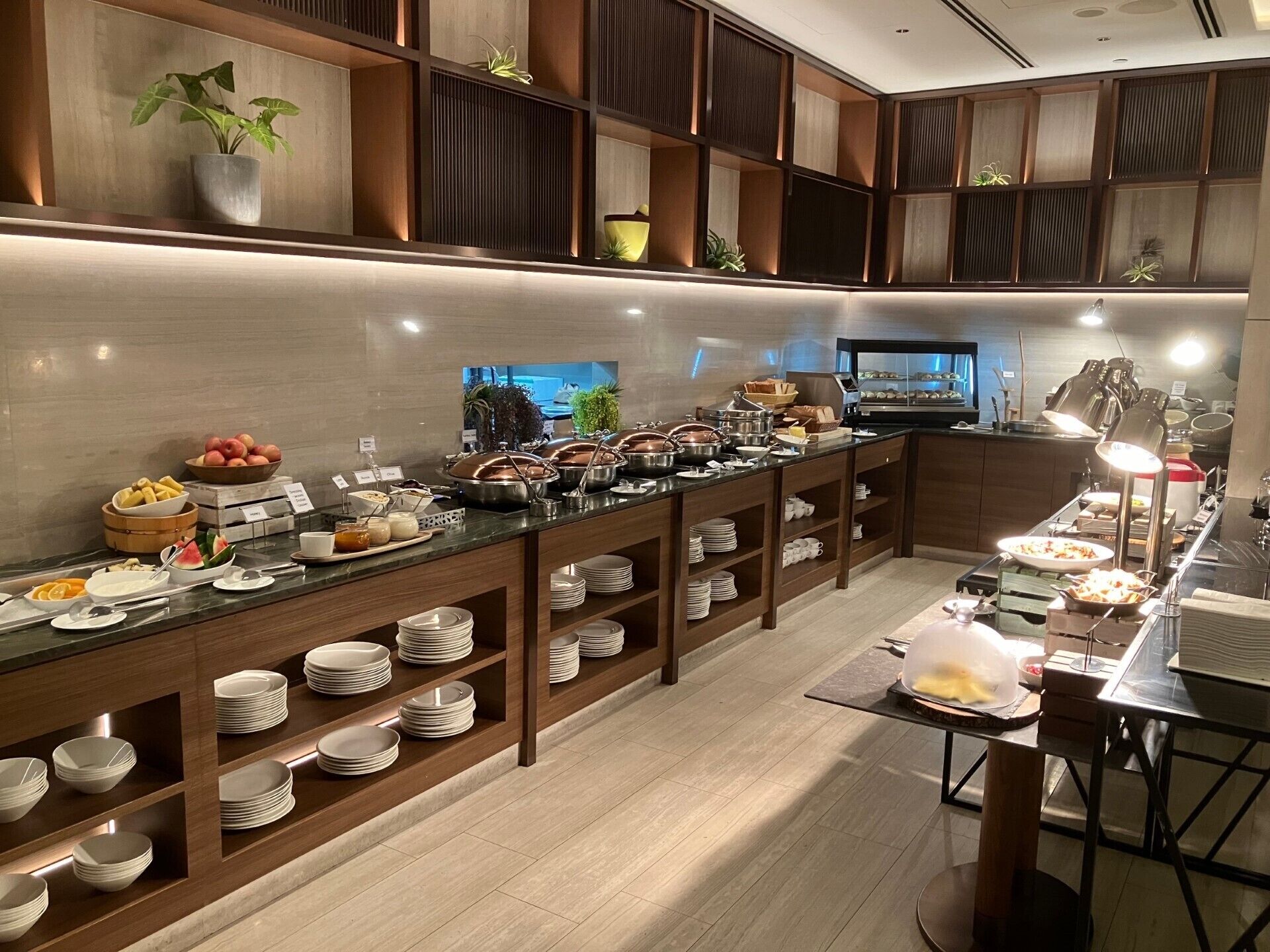 Desayuno completo (SGD 45.56 por persona) 