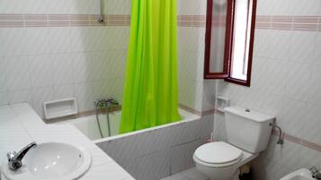 Chalet, Smoking, Garden View | Bathroom | Jetted bath