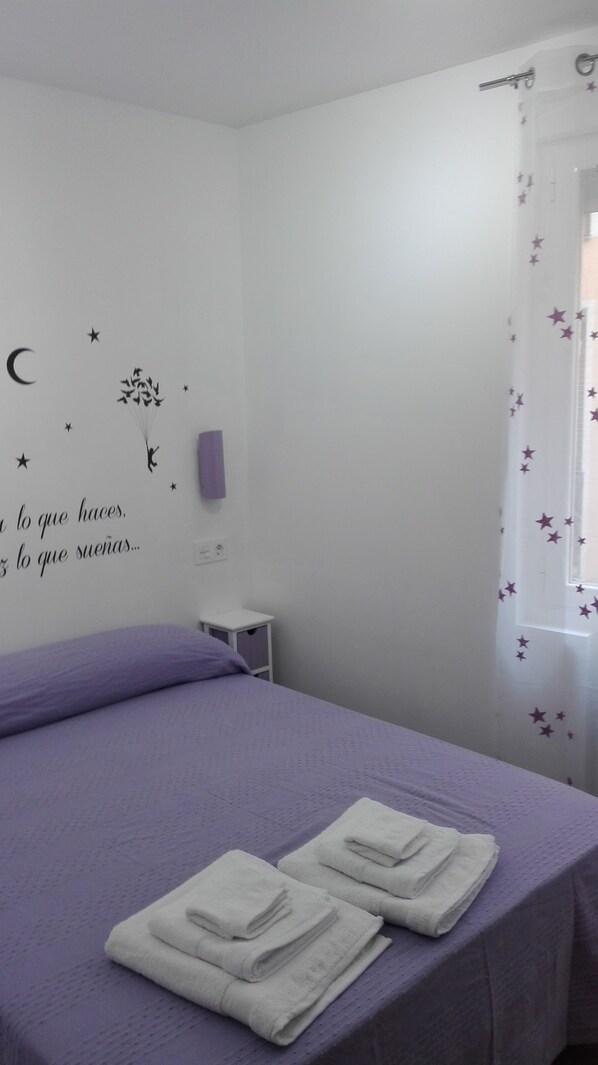 ห้องดับเบิล, เตียงใหญ่ 1 เตียง, ปลอดบุหรี่ | ห้องเก็บเสียง, Wi-Fi ฟรี, ผ้าปูที่นอน