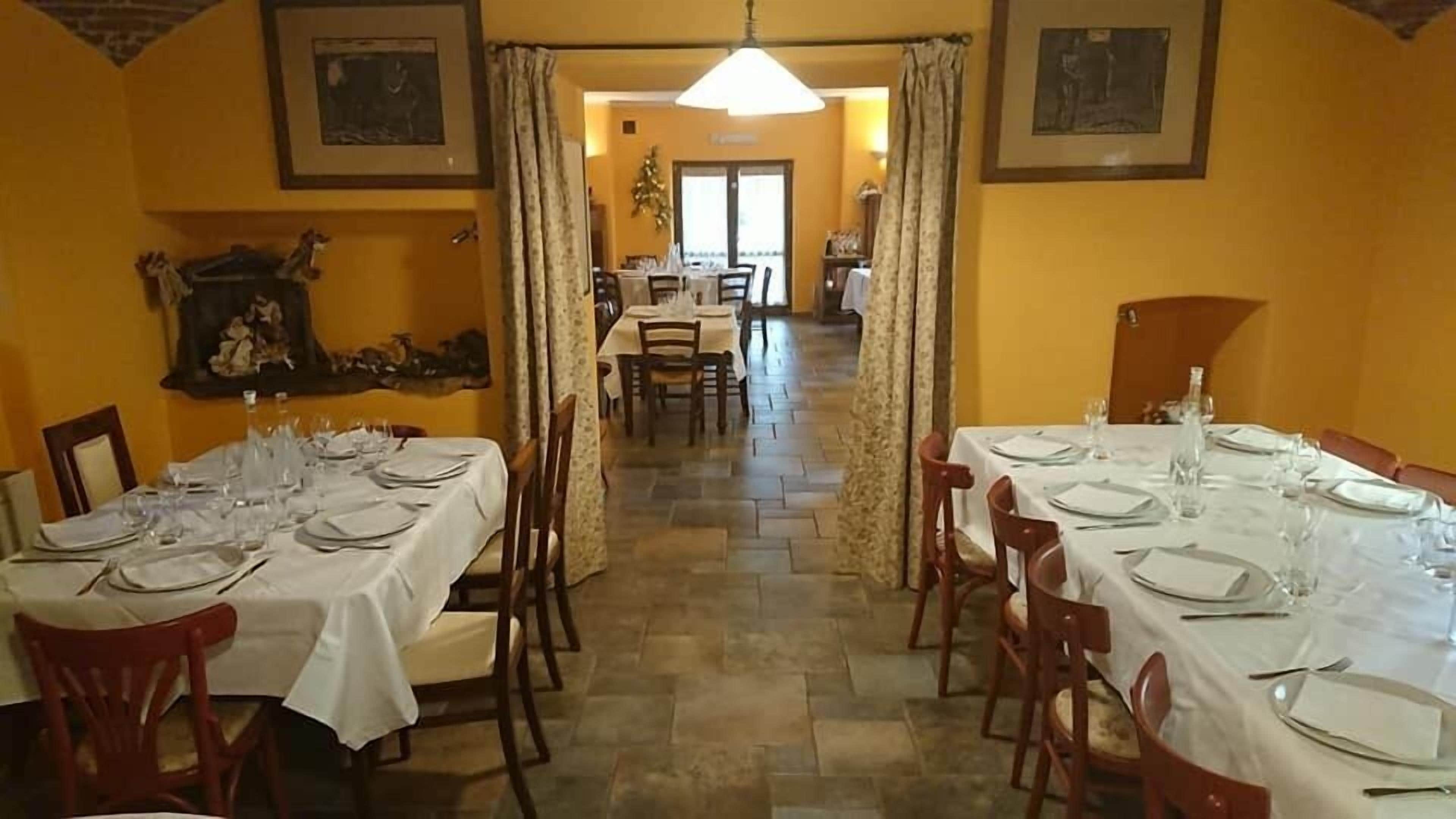 朝食、ディナーに営業 (イタリア料理)