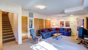 Family Cabin, 6 Bedrooms (6 Bedrooms) | Living area | Flat-screen TV, fireplace, DVD player, books