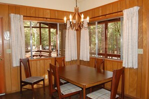 Cabin, 1 Bedroom (1 Bedroom) | In-room dining