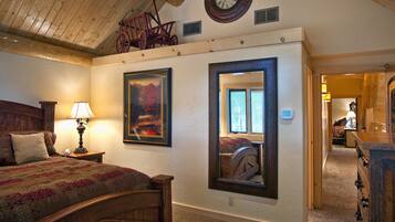 Luxury Cabin, 4 Bedrooms (4 Bedrooms) | 4 bedrooms, individually decorated, individually furnished, desk