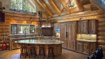 Luxury Cabin, 4 Bedrooms (4 Bedrooms) | Private kitchen | Full-size fridge, microwave, oven, stovetop