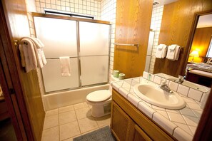 Family Cabin, 5 Bedrooms (5 Bedrooms) | Bathroom | Combined shower/tub, hair dryer, towels - The Tree House II (Yosemite National Park)
