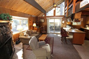 Family Cabin, 3 Bedrooms (3 Bedrooms) | Living area | TV, fireplace, Netflix, DVD player - Meadow View (Yosemite National Park)