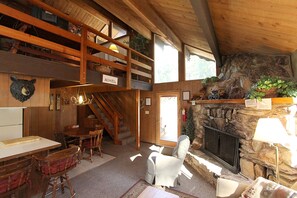Family Cabin, 3 Bedrooms (3 Bedrooms) | Living area | TV, fireplace, Netflix, DVD player - Meadow View (Yosemite National Park)
