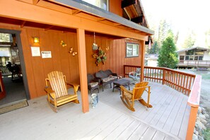 Terrace/patio - Meadow View (Yosemite National Park)