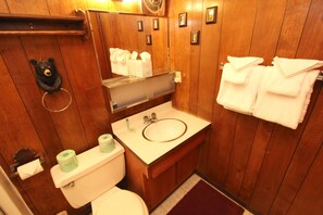Family Cabin, 3 Bedrooms (3 Bedrooms) | Bathroom | Combined shower/tub, hair dryer, towels - Meadow View (Yosemite National Park)
