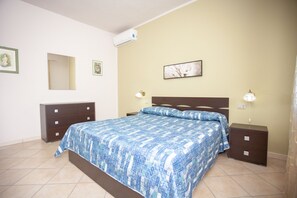 Apartment, 2 Bedrooms, Non Smoking | 2 bedrooms, individually decorated, individually furnished - Appartamenti la Conchiglia (Budoni)