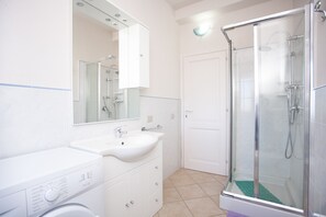 Apartment, 2 Bedrooms, Non Smoking | Bathroom | Shower, rainfall showerhead, bidet, towels
