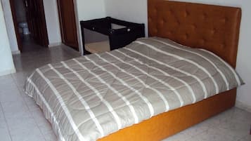 3 bedrooms, iron/ironing board, bed sheets