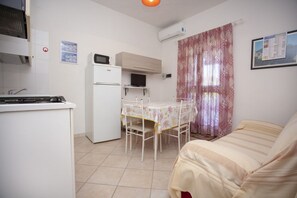 Apartment, 2 Schlafzimmer, Nichtraucher | Wohnbereich | Flachbildfernseher
