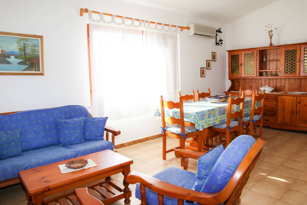 Classic Villa, 2 Bedrooms | Living area