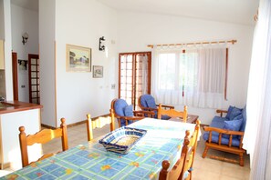 Classic Villa, 2 Bedrooms | Living area | Flat-screen TV - Villette indipendenti con Giardino (San Teodoro)