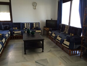 Villa, 3 slaapkamers | Woonruimte | Een plasmatelevisie