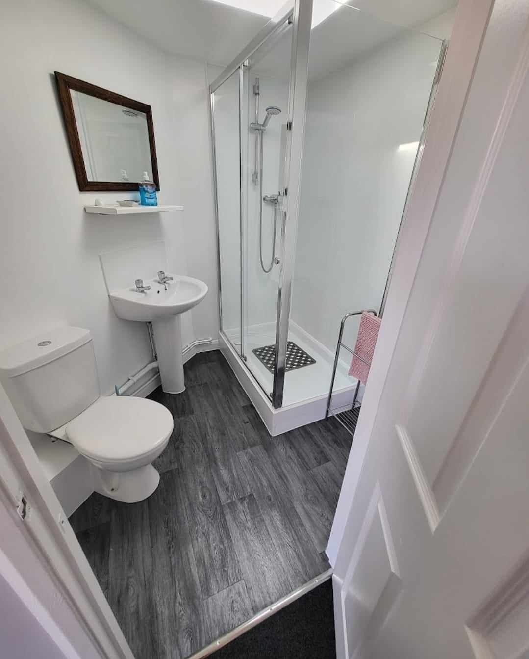 Chalet, salle de bains attenante, vue jardin (The Hare Room) | Salle de bain