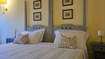 Literie hypoallergénique, coffres-forts dans les chambres