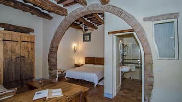 Family Room, Courtyard Area | 1 bedroom, hypo-allergenic bedding, in-room safe, individually decorated