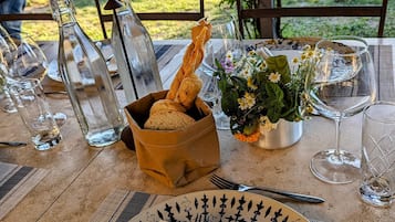 Breakfast, lunch, dinner served; Italian cuisine, garden views