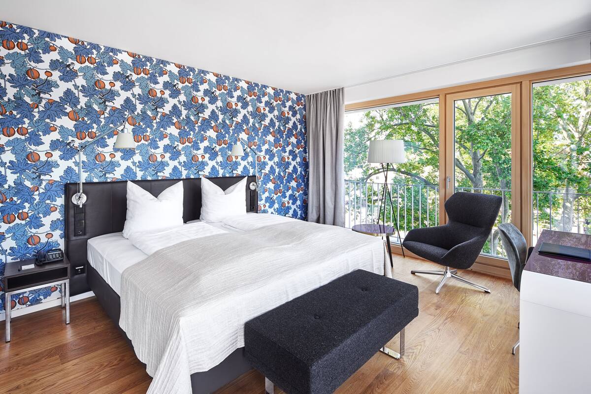 deluxe room, 1 double bed | 1 bedroom, hypo-allergenic bedding, minibar, in-room safe