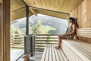 Sauna, tina de hidromasaje y baño de vapor