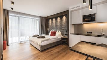 Studio | Hochwertige Bettwaren, Daunenbettdecken, Zimmersafe, Schreibtisch